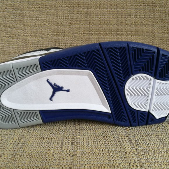 Athletic_Shoes